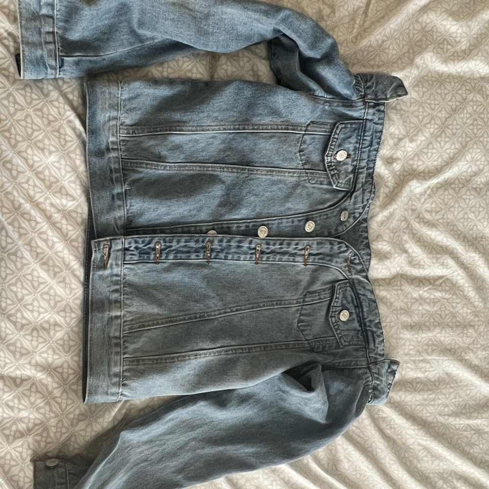 Off shoulder denim jacket